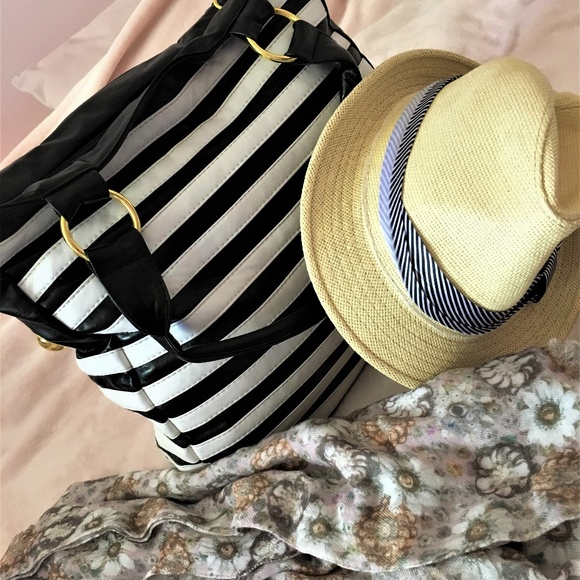 Zebra Purse - Picture 2 of 6